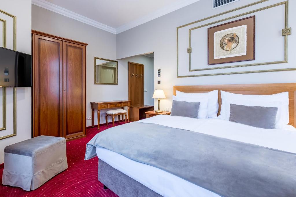 Postel nebo postele na pokoji v ubytování Hotel Caruso Old Town