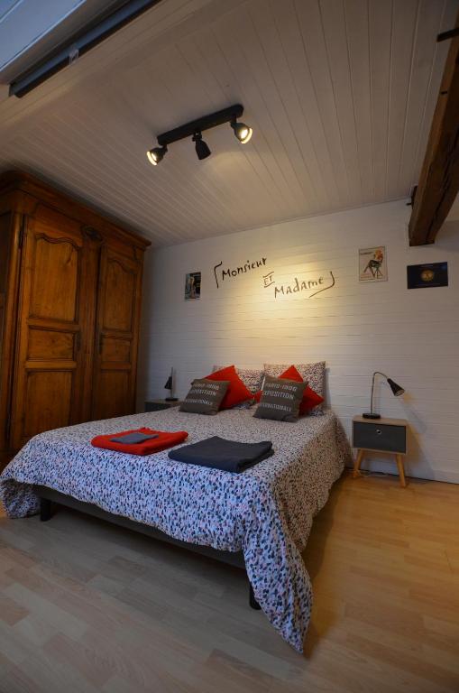 Les chambres de Marie'O - Standard Double Room With Shared Bathroom