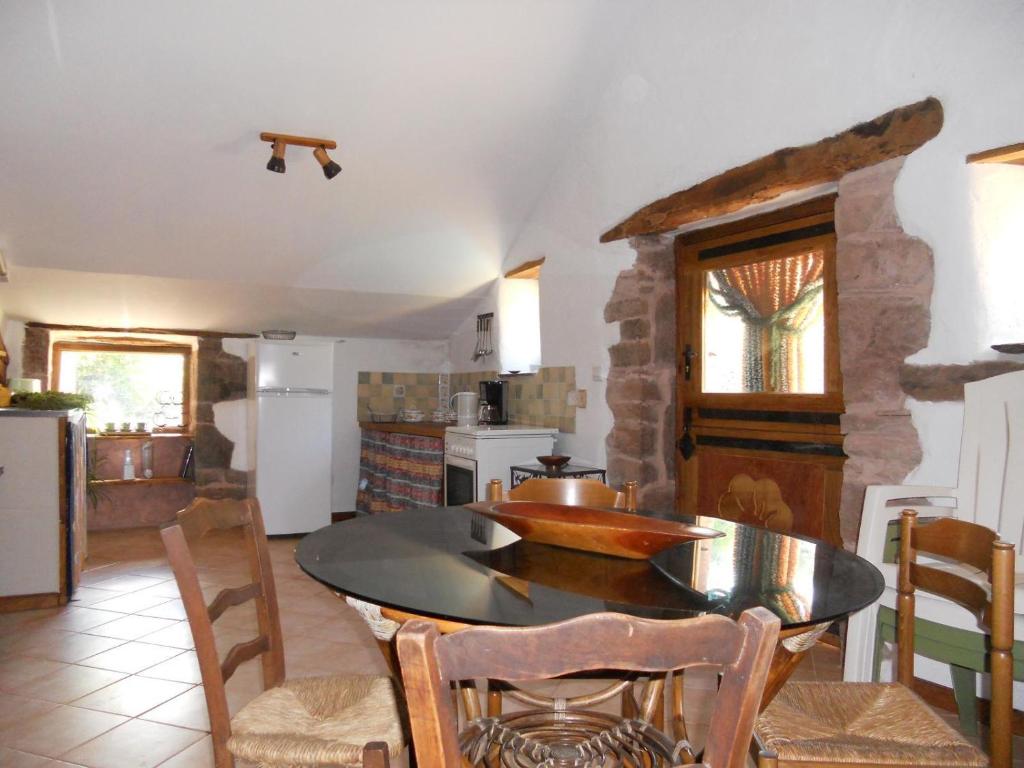 Kuchyň nebo kuchyňský kout v ubytování Gîte des Monts