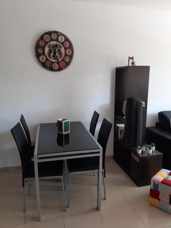 Fotografie z fotogalerie ubytování Appartement tout confort près de l'océan avec terrasse, piscines et tennis v destinaci Arona