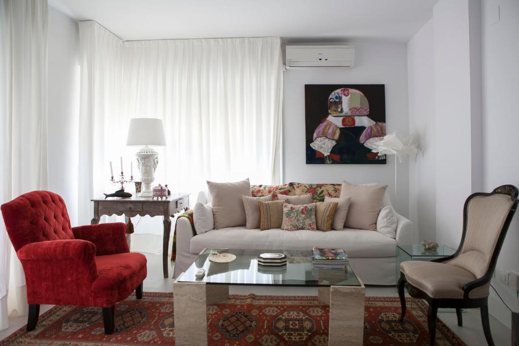 a living room with a couch and two chairs at GRAN APARTAMENTO PLAZA DE ESPAÑA in Seville
