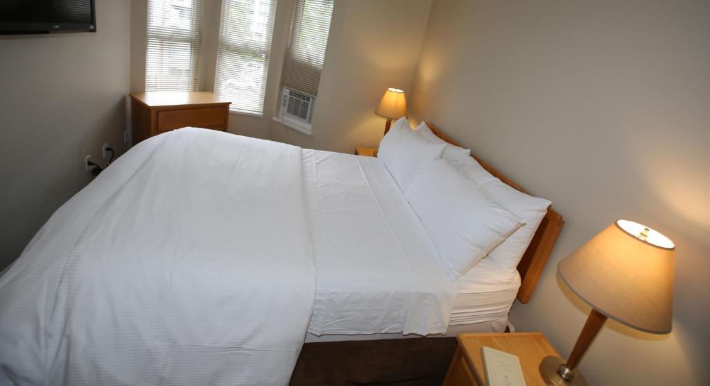 Voodi või voodid majutusasutuse Times Square Suites Hotel toas
