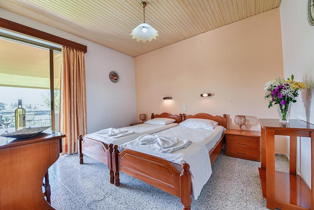 Postel nebo postele na pokoji v ubytování Ionis Hotel