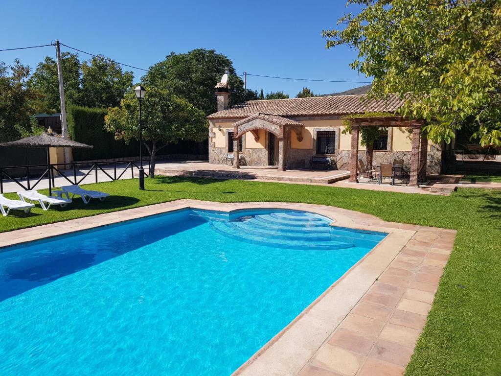 a swimming pool in the yard of a house at El Nogal in Ronda