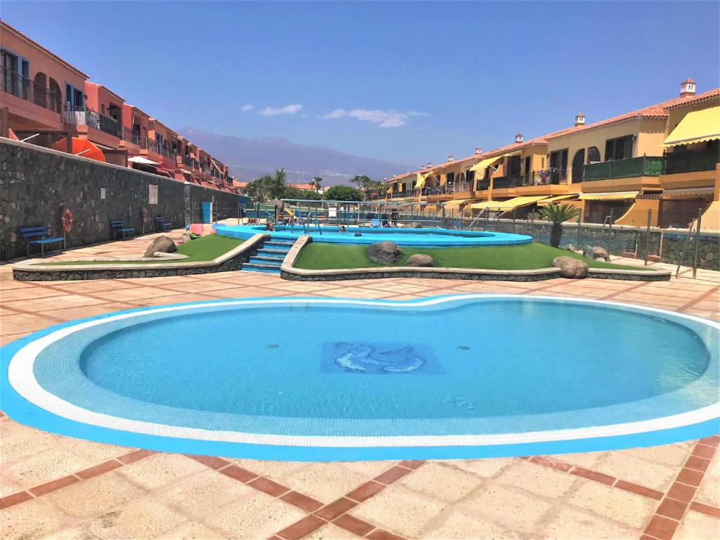 Fotografie z fotogalerie ubytování Appartement tout confort près de l'océan avec terrasse, piscines et tennis v destinaci Arona