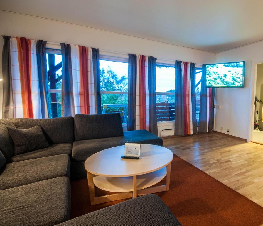 Posezení v ubytování Dolmsundet Hotell Hitra