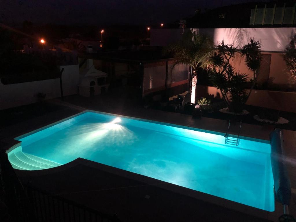 Bazén v ubytování Villa de lujo que mira al mar nebo v jeho okolí