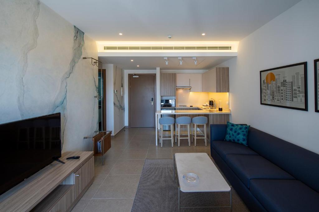 Kuchyň nebo kuchyňský kout v ubytování ZUR Studios and Suites