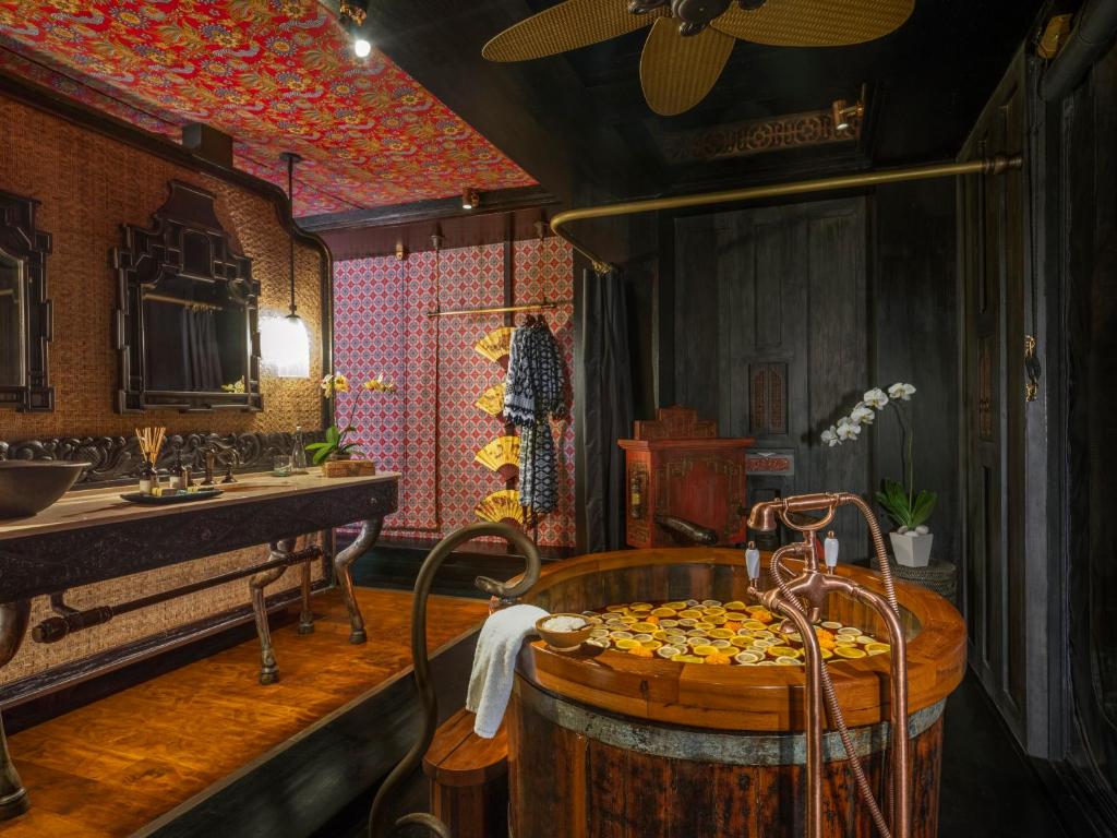 TOP 10 Mejores Hoteles de Lujo en Ubud, Bali 222316094