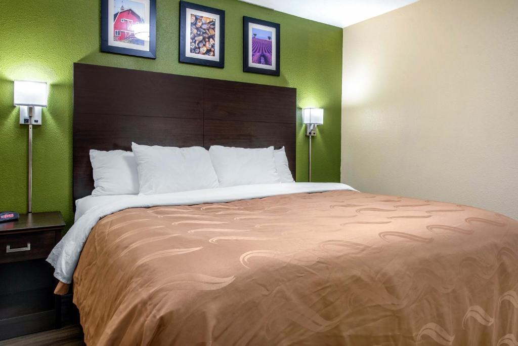 Quality Inn & Suites Brandenburg - Fort Knox - King Suite Con Jacuzzi - No Fumar