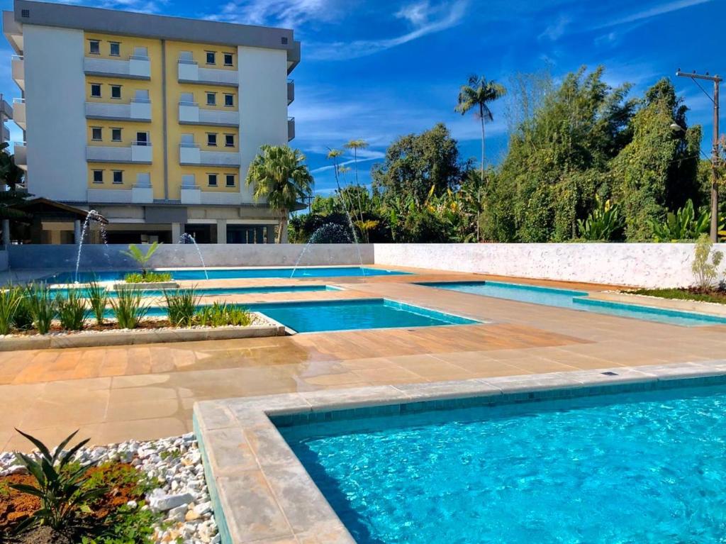  Condomínio completo em Ubatuba a 300 metros da praia