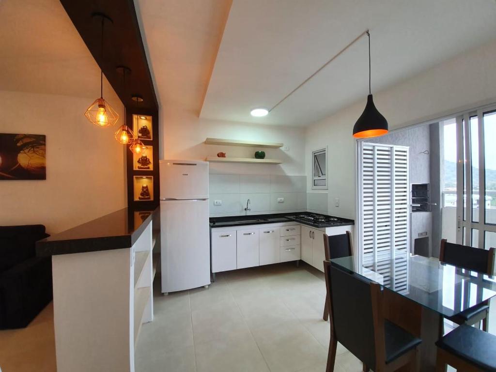  Condomínio completo em Ubatuba a 300 metros da praia