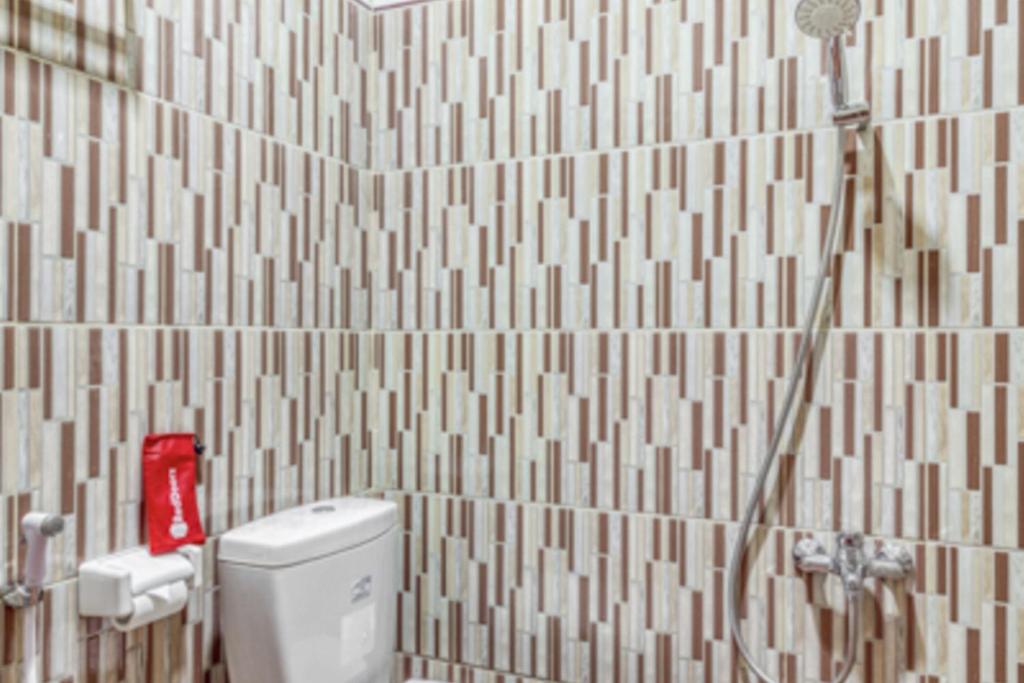 Bagno di RedDoorz near Jogja National Museum
