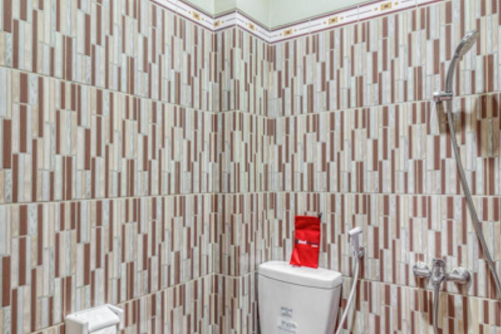 Bagno di RedDoorz near Jogja National Museum