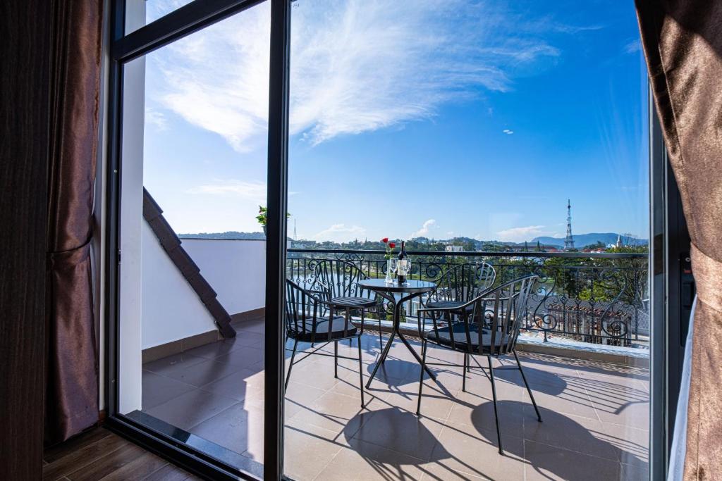Balkón nebo terasa v ubytování Win Hotel Đà Lạt