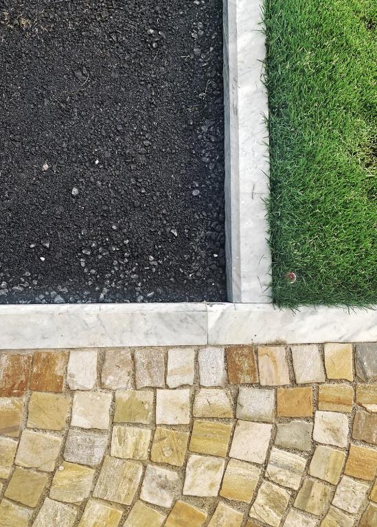 A garden outside Mikeme