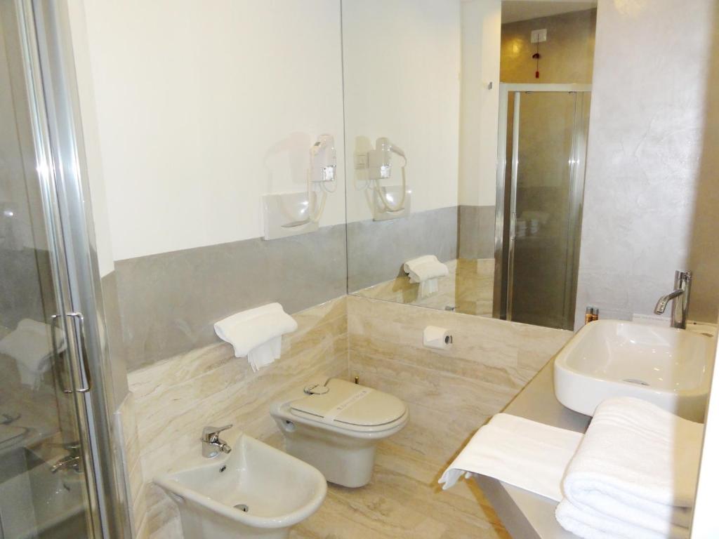 Koupelna v ubytování Hotel Excelsior