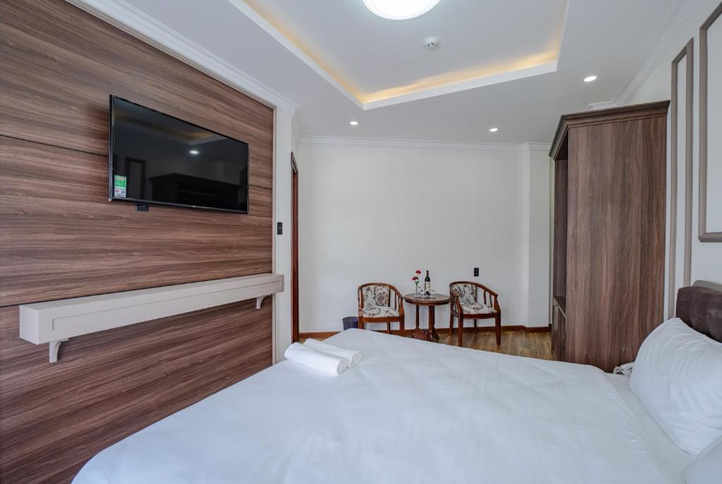 Postel nebo postele na pokoji v ubytování Win Hotel Đà Lạt