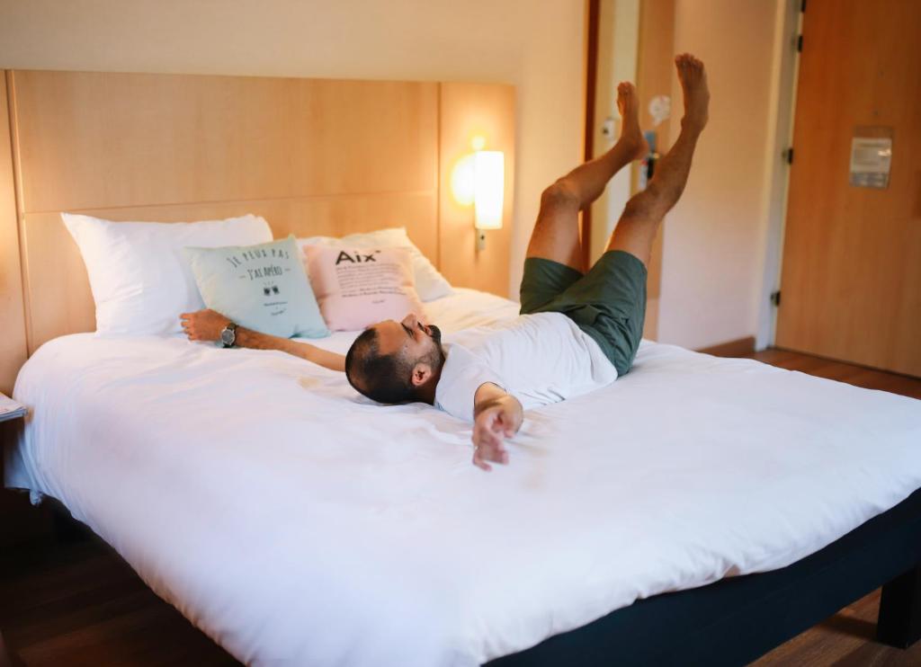 Postel nebo postele na pokoji v ubytování Ibis Chennai OMR - An Accor Brand