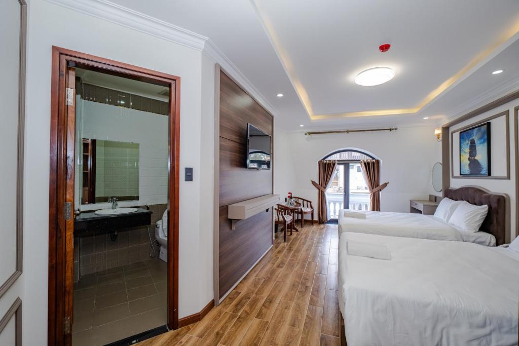 Postel nebo postele na pokoji v ubytování Win Hotel Đà Lạt
