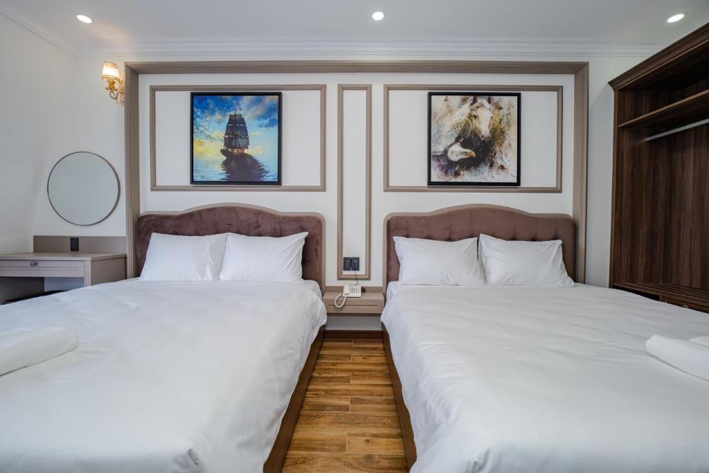 Postel nebo postele na pokoji v ubytování Win Hotel Đà Lạt