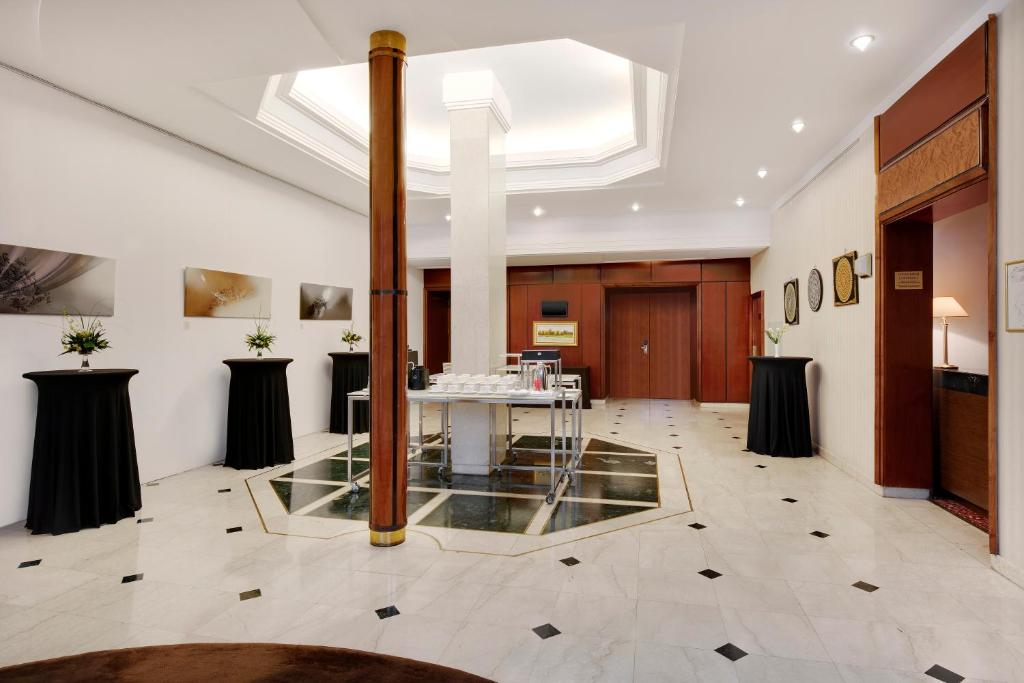 Posezení v ubytování Crowne Plaza Bucharest by IHG