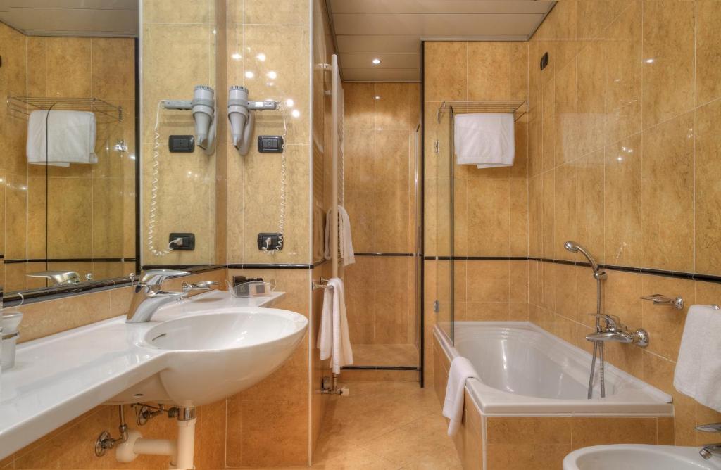 Koupelna v ubytování Central Park Hotel Modena