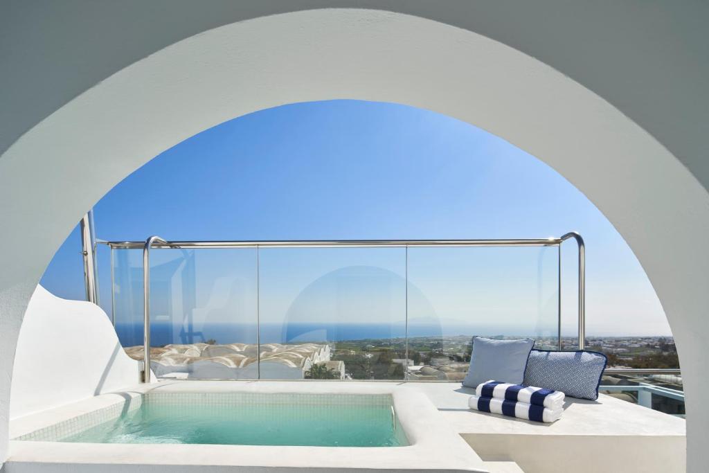 Bazén v ubytování Aressana Spa Hotel & Suites - Small Luxury Hotels of the World nebo v jeho okolí