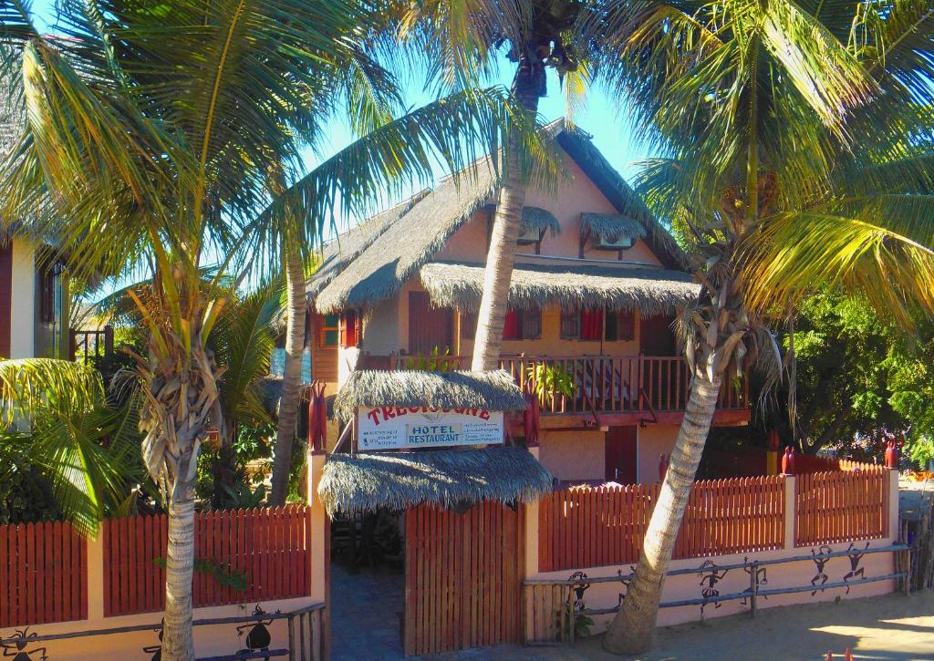 a house with palm trees in front of it at hotel trecicogne in Morondava