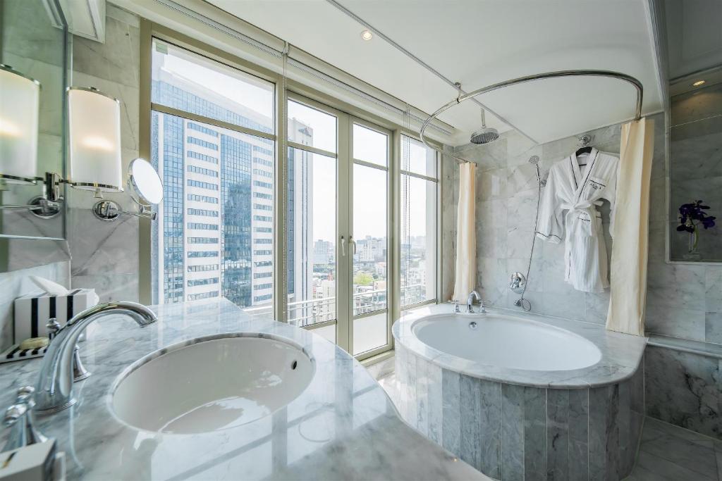 
Akara Deluxe Twin Room
