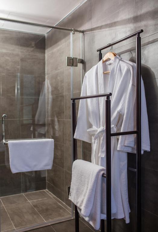 Scarlet Pearl Cruises - Wonder On Lan Ha Bay - 7