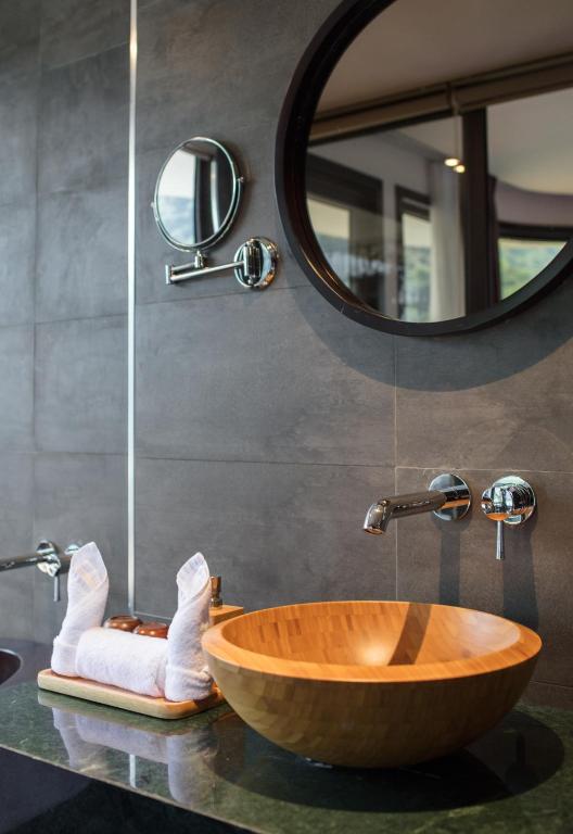 Scarlet Pearl Cruises - Wonder On Lan Ha Bay - 9