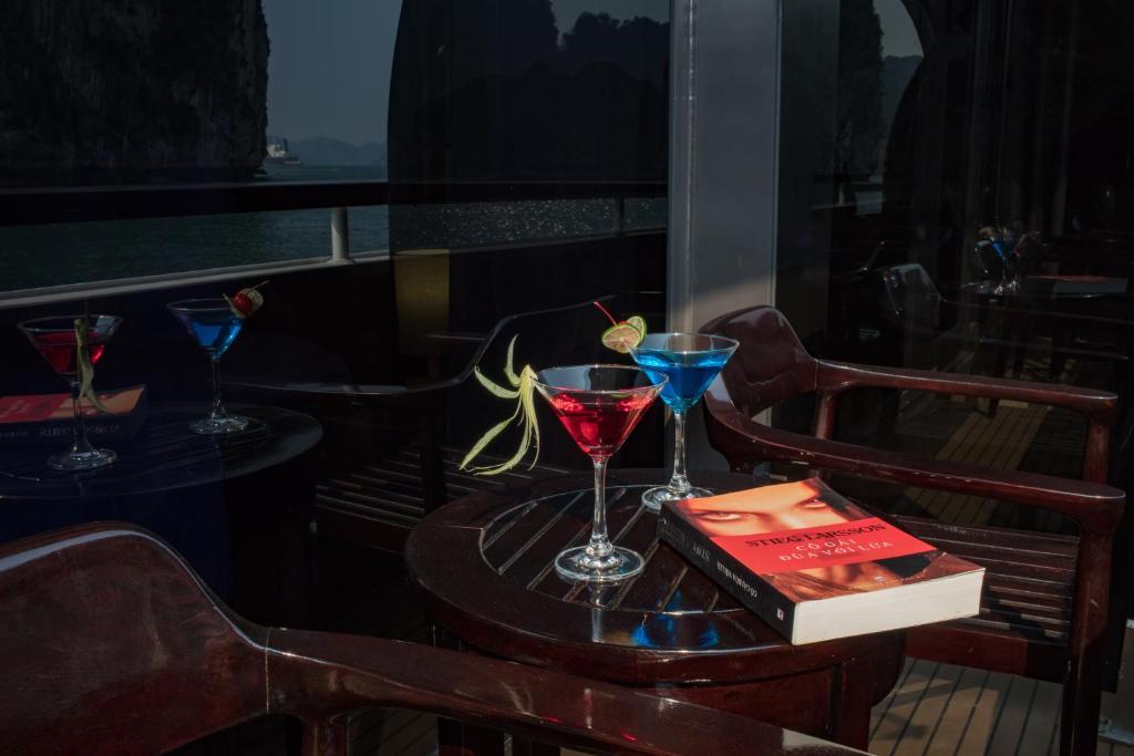Scarlet Pearl Cruises - Wonder On Lan Ha Bay - 6