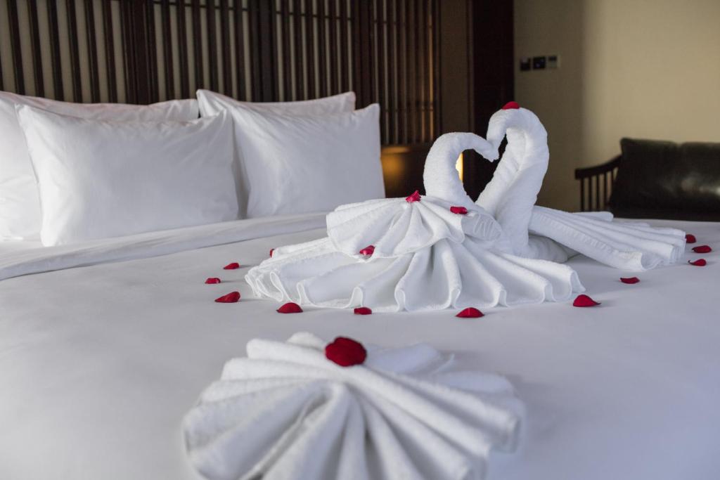 Scarlet Pearl Cruises - Wonder On Lan Ha Bay - 11