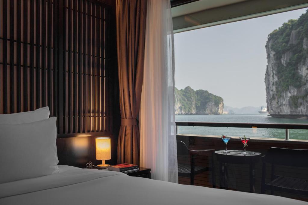 Scarlet Pearl Cruises - Wonder On Lan Ha Bay - 3