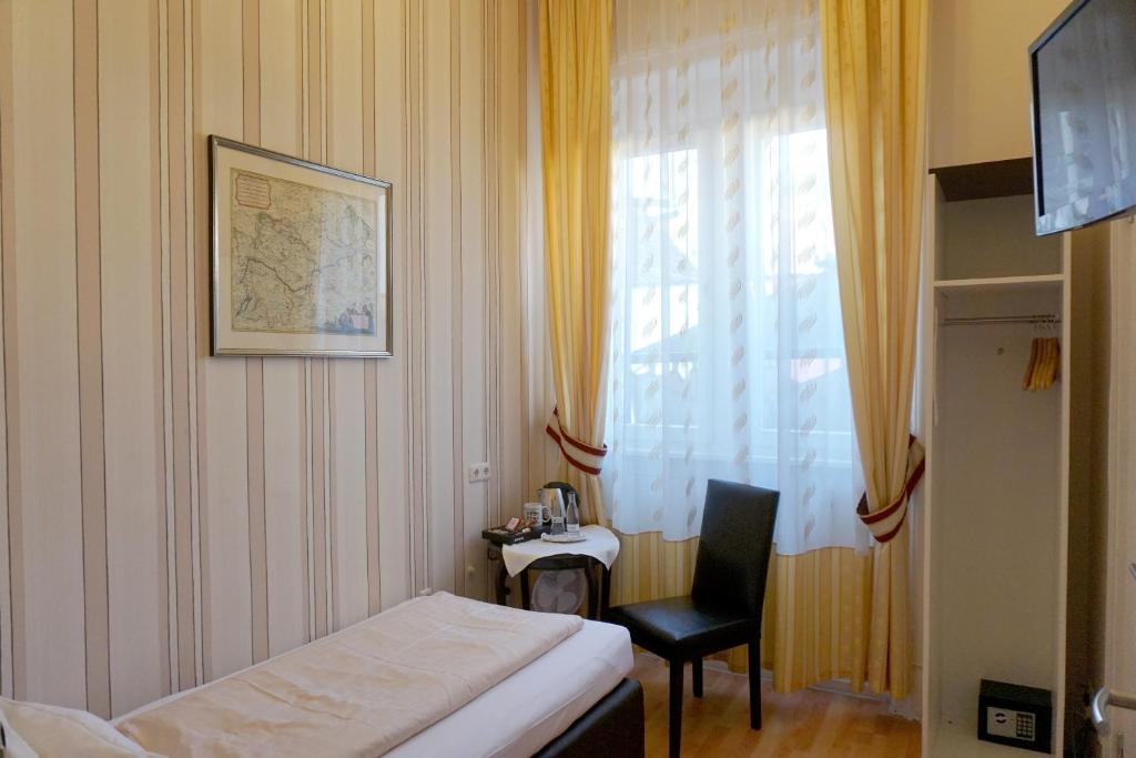 TV a/nebo společenská místnost v ubytování Hotel Am Schloss Biebrich