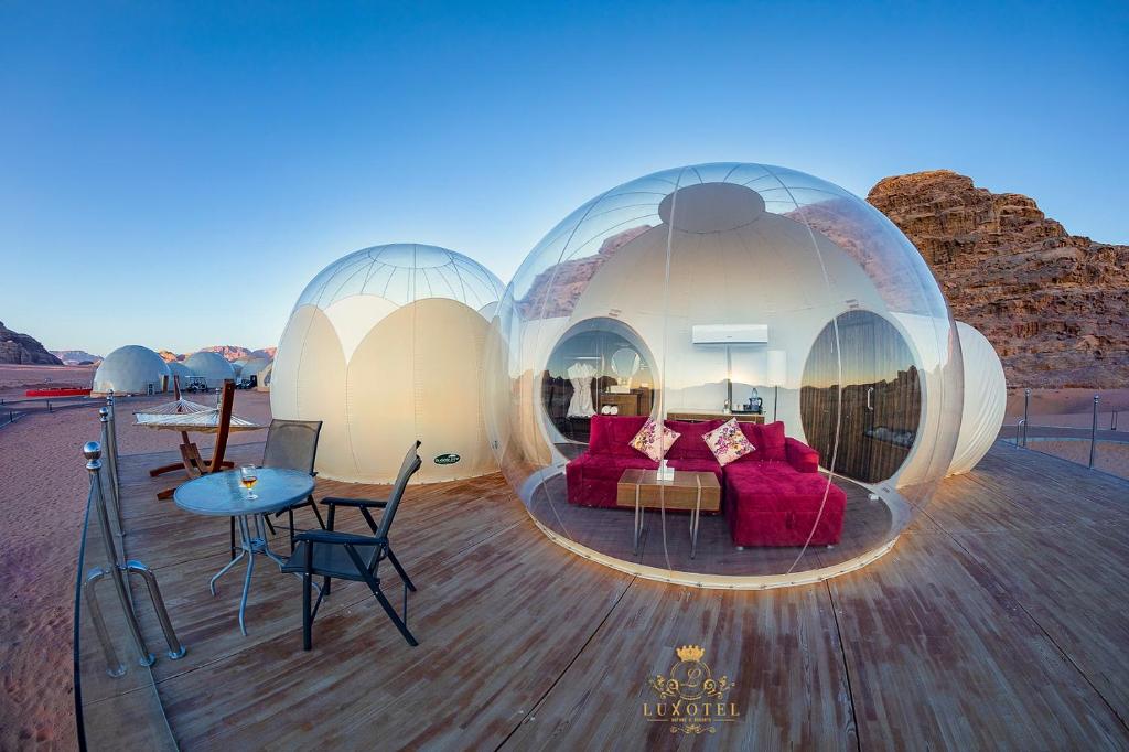 Posezení v ubytování Wadi Rum Bubble Luxotel