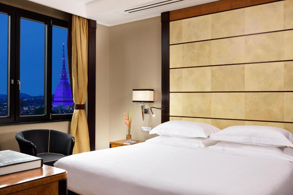 
Junior Suite with City View
