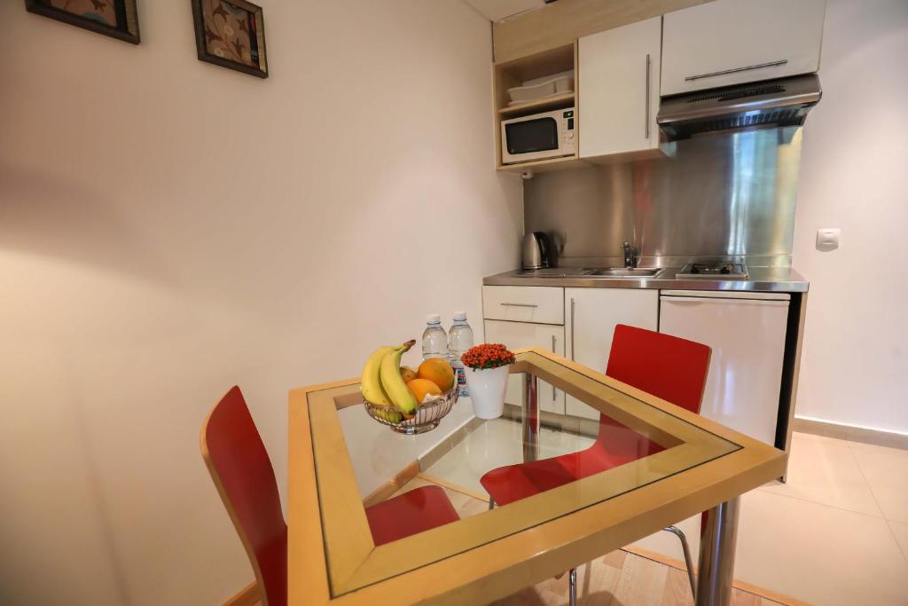 Kuchyň nebo kuchyňský kout v ubytování Sky Suites