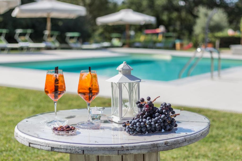 Basen w obiekcie Villa Lorena lub w pobliżu