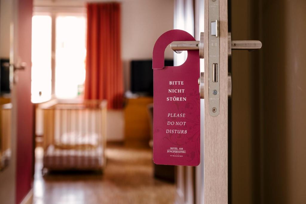 Certifikát, hodnocení, plakát nebo jiný dokument vystavený v ubytování Hotel am Jungfernstieg