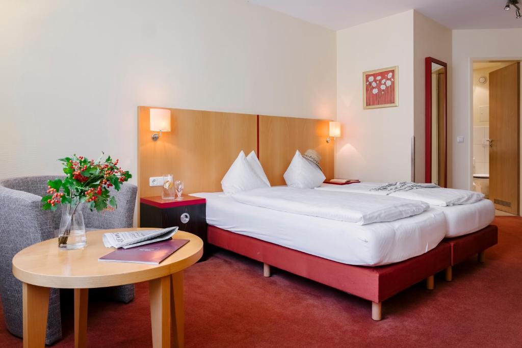 Postel nebo postele na pokoji v ubytování Hotel am Jungfernstieg