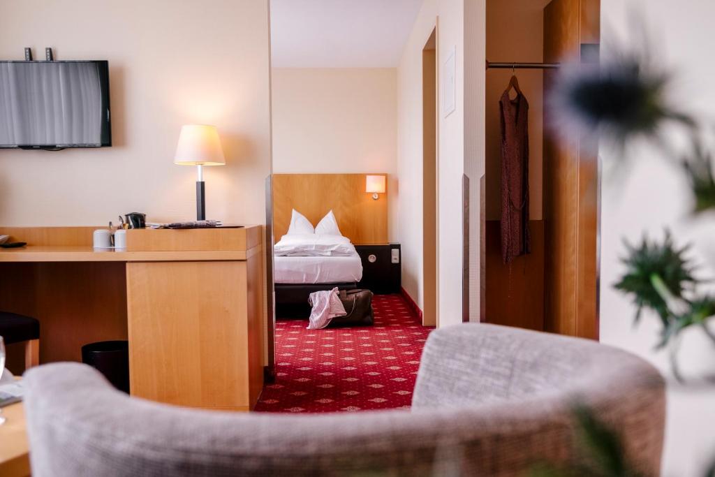 Postel nebo postele na pokoji v ubytování Hotel am Jungfernstieg