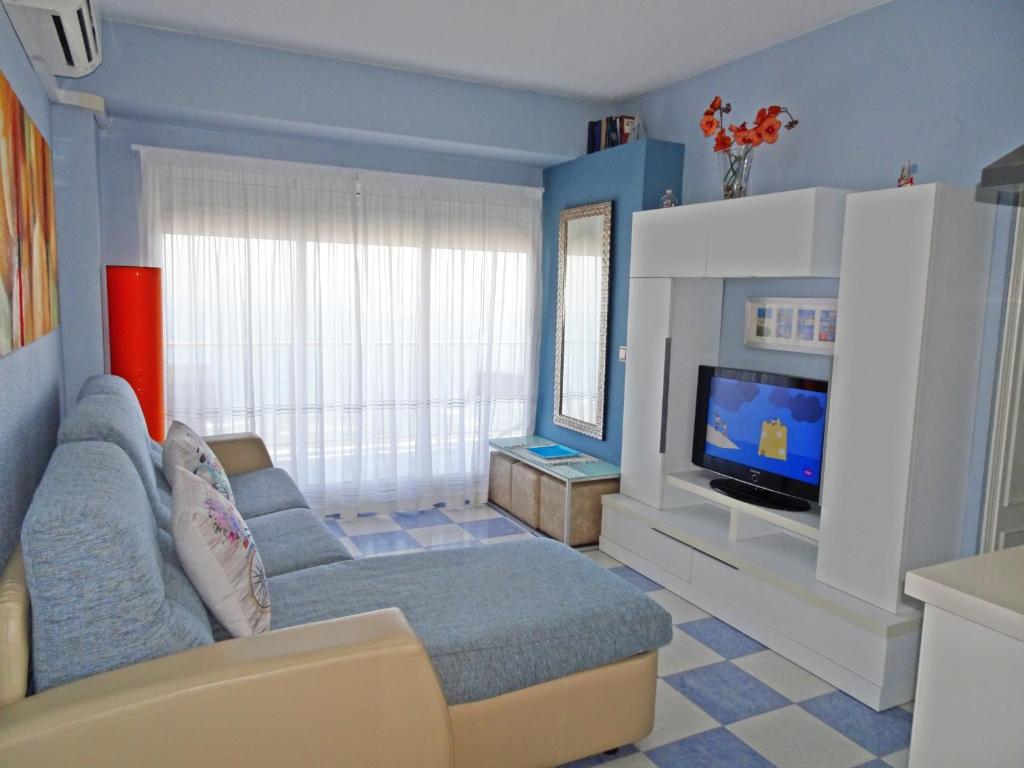 TV a/nebo společenská místnost v ubytování BONAIRE CELESTE 11 - Frente a la playa - Solo Familias