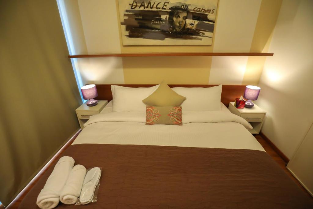 Postel nebo postele na pokoji v ubytování Sky Suites