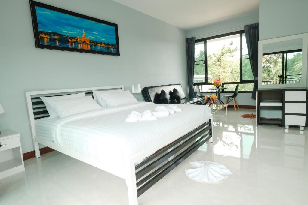 Postel nebo postele na pokoji v ubytování Saree Lagoon Villa Koh Samui