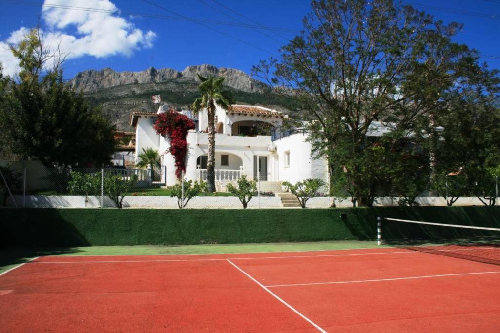 Villa with tennis court (Spanien Altea) - Booking.com