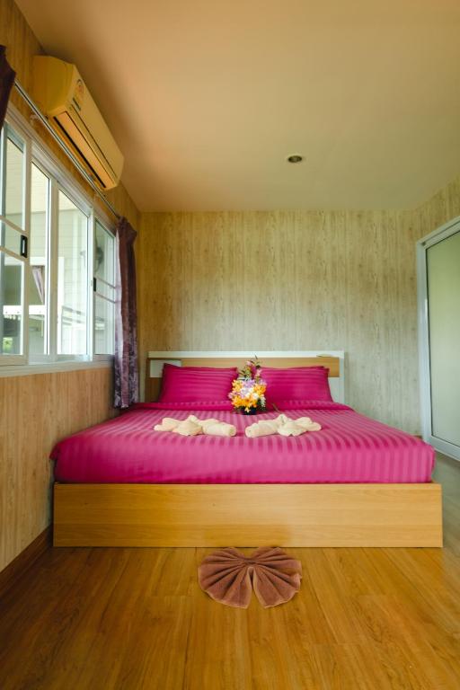 Postel nebo postele na pokoji v ubytování Saree Lagoon Villa Koh Samui