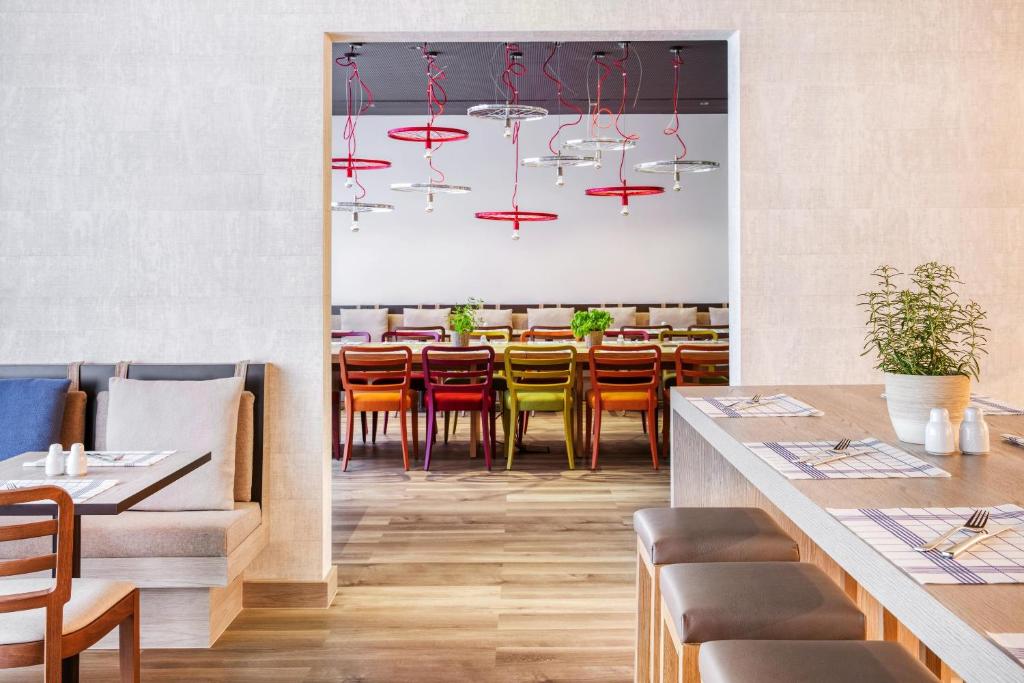 Posezení v ubytování IntercityHotel Nürnberg