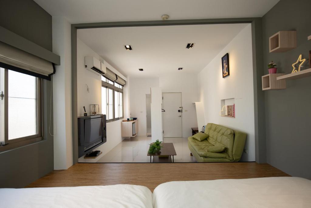 Postel nebo postele na pokoji v ubytování YouI98 Guesthouse一層一戶大坪數套房#本國旅客須先匯款